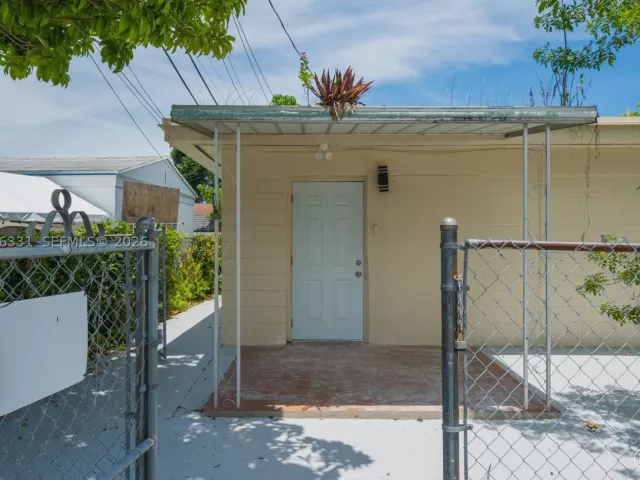 7-bedroom home for rent in Miami - 1701 NW 19th Ave 1701 - MondialRealty