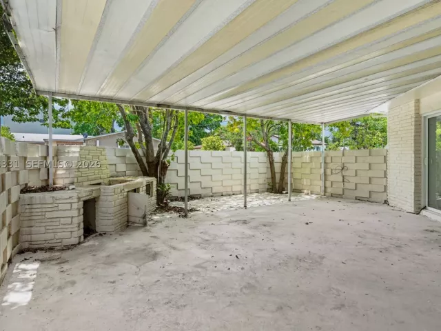 7-bedroom home for rent in Miami - 1701 NW 19th Ave 1701 - MondialRealty
