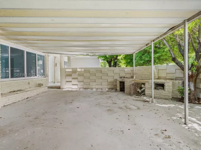 7-bedroom home for rent in Miami - 1701 NW 19th Ave 1701 - MondialRealty