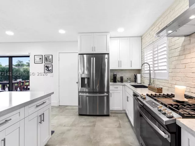 3-bedroom home for rent in Miami - 5210 SW 128th Ct - MondialRealty