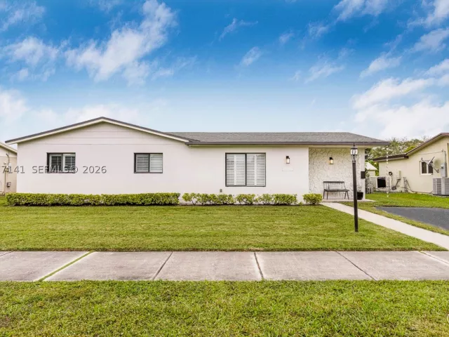 3-bedroom home for rent in Miami - 5210 SW 128th Ct - MondialRealty