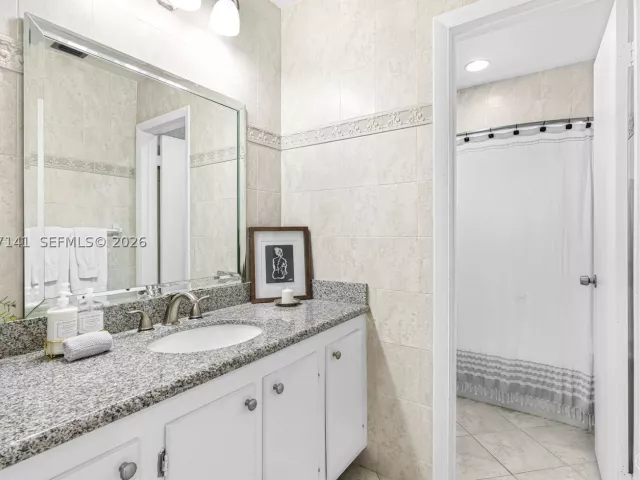 3-bedroom home for rent in Miami - 5210 SW 128th Ct - MondialRealty
