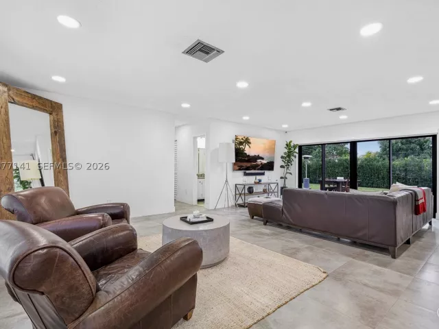 3-bedroom home for rent in Miami - 5210 SW 128th Ct - MondialRealty