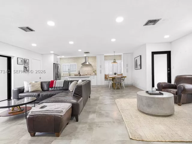 3-bedroom home for rent in Miami - 5210 SW 128th Ct - MondialRealty