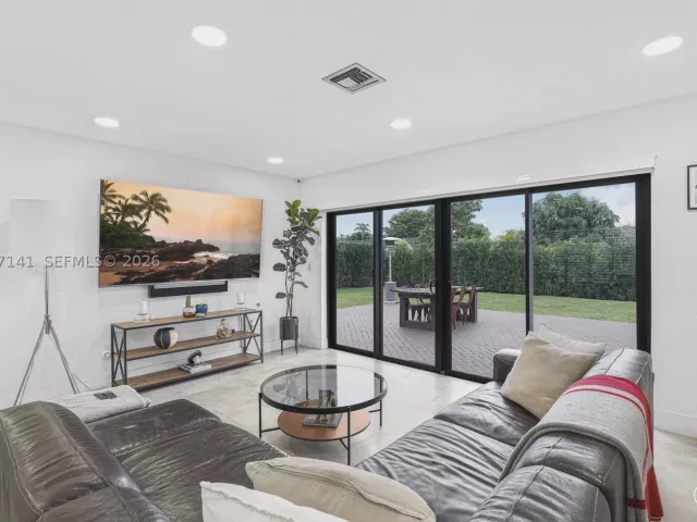 3-bedroom home for rent in Miami - 5210 SW 128th Ct - MondialRealty