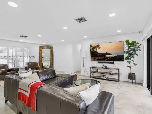 3-bedroom home for rent in Miami - 5210 SW 128th Ct - MondialRealty