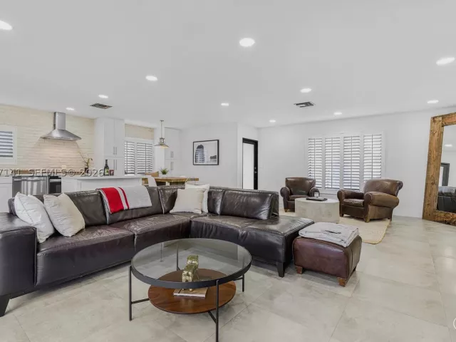 3-bedroom home for rent in Miami - 5210 SW 128th Ct - MondialRealty
