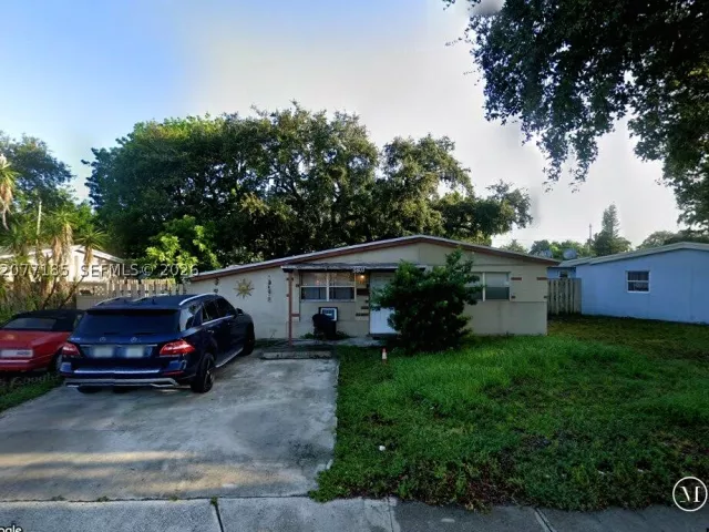 2-bedroom home for sale in Hollywood - 5807 Sheridan St - MondialRealty