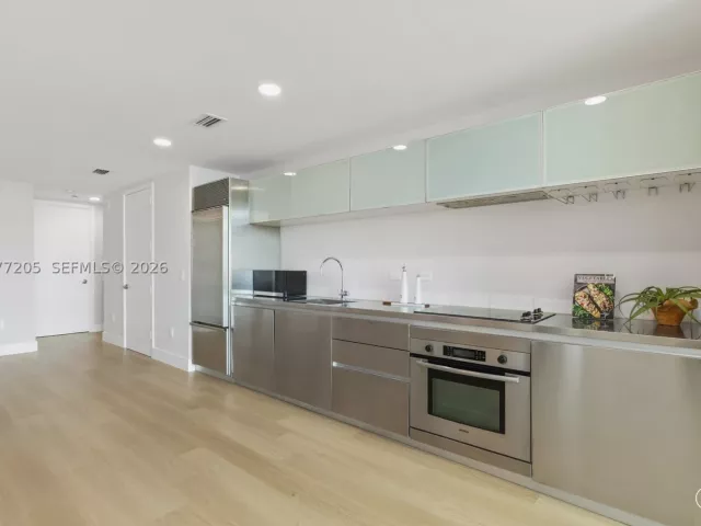 2-bedroom condo for rent in Miami - 1040 Biscayne Blvd 3403 - MondialRealty
