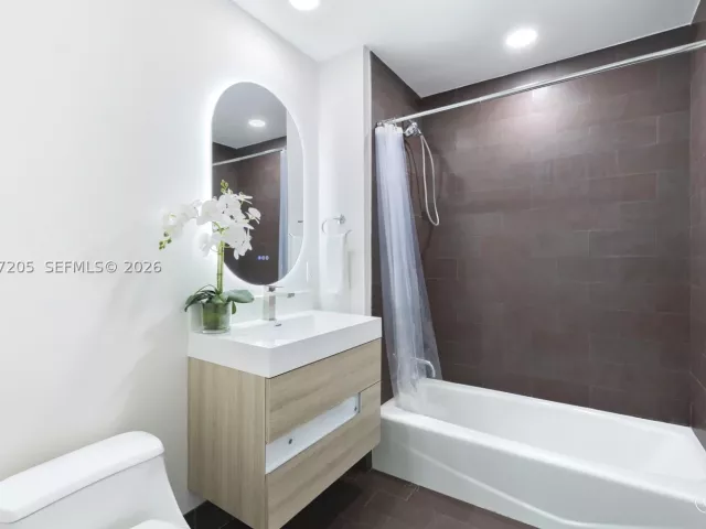 2-bedroom condo for rent in Miami - 1040 Biscayne Blvd 3403 - MondialRealty