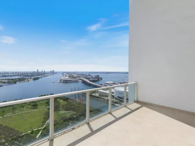 2-bedroom condo for rent in Miami - 1040 Biscayne Blvd 3403 - MondialRealty