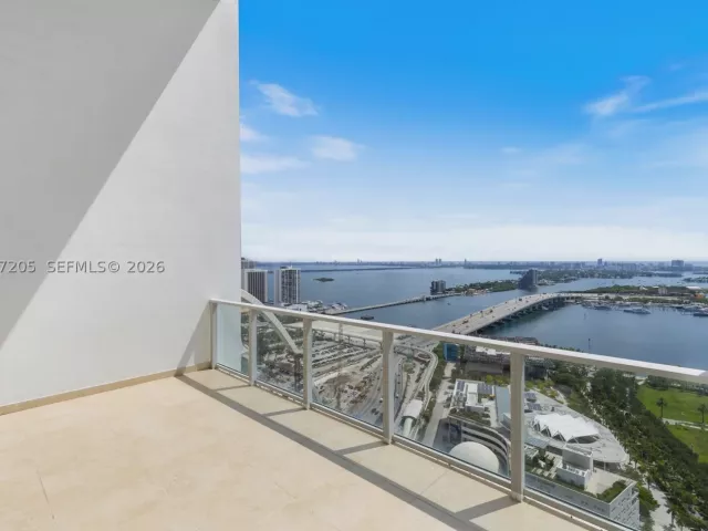 2-bedroom condo for rent in Miami - 1040 Biscayne Blvd 3403 - MondialRealty