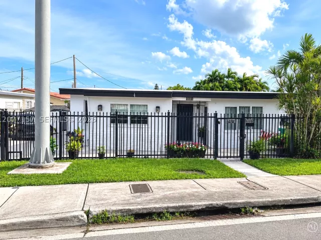 4-bedroom home for sale in Miami - 6060 NW 7th St - MondialRealty