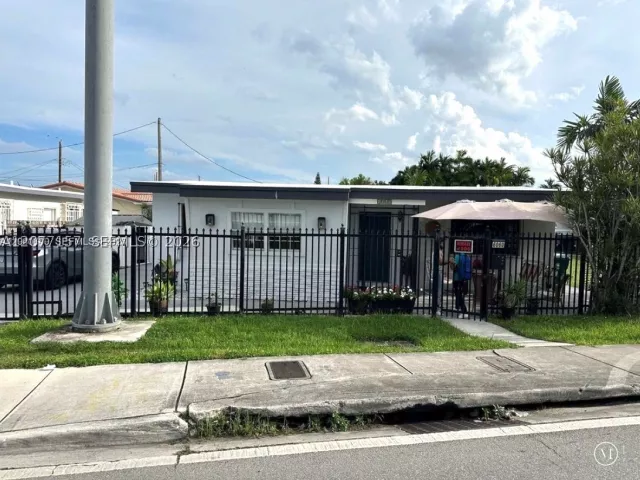 4-bedroom home for sale in Miami - 6060 NW 7th St - MondialRealty