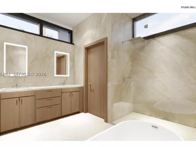 5-bedroom home for sale in Miami - 3636 Oak Ave - MondialRealty