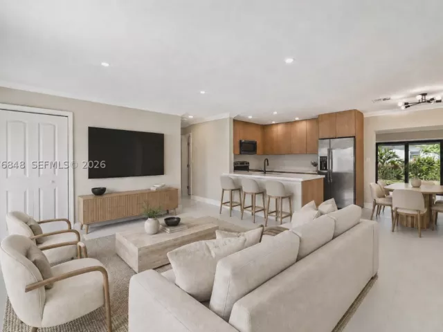 5-bedroom home for sale in Hollywood - 220 N 69th Ter - MondialRealty