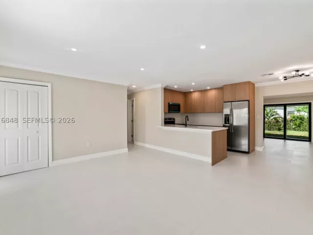 5-bedroom home for sale in Hollywood - 220 N 69th Ter - MondialRealty