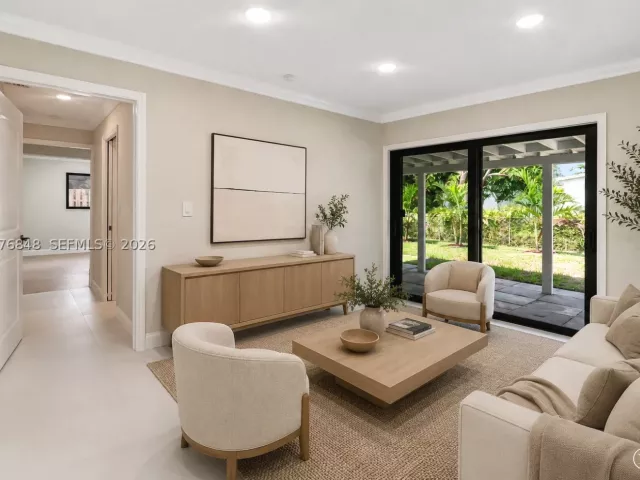 5-bedroom home for sale in Hollywood - 220 N 69th Ter - MondialRealty