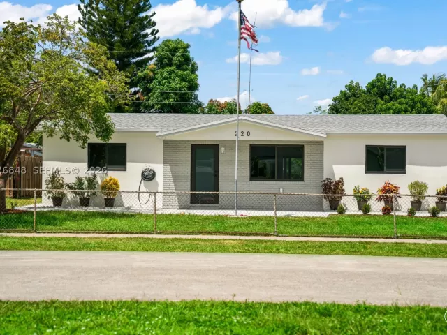 5-bedroom home for sale in Hollywood - 220 N 69th Ter - MondialRealty