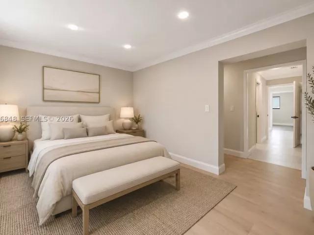 5-bedroom home for sale in Hollywood - 220 N 69th Ter - MondialRealty