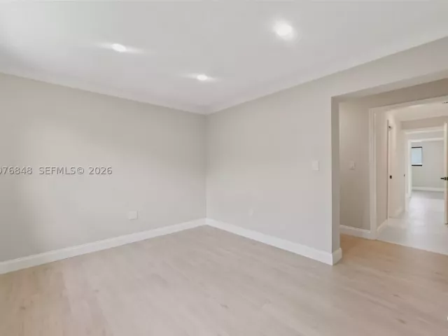 5-bedroom home for sale in Hollywood - 220 N 69th Ter - MondialRealty