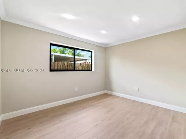 5-bedroom home for sale in Hollywood - 220 N 69th Ter - MondialRealty