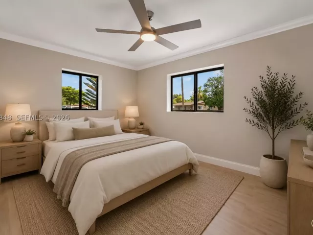 5-bedroom home for sale in Hollywood - 220 N 69th Ter - MondialRealty