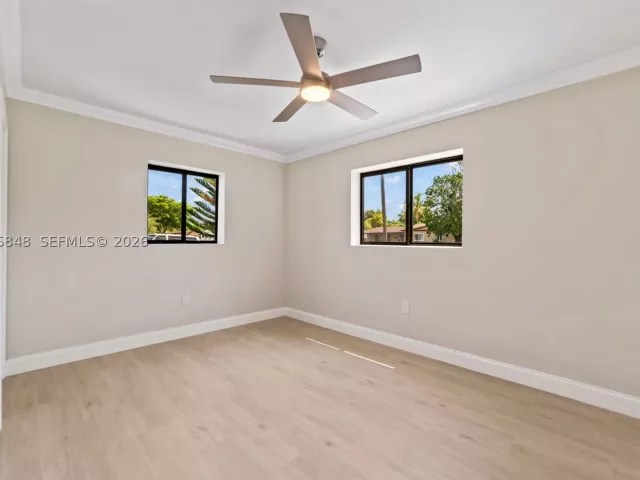 5-bedroom home for sale in Hollywood - 220 N 69th Ter - MondialRealty