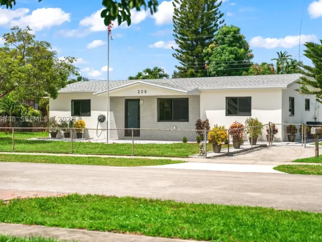 5-bedroom home for sale in Hollywood - 220 N 69th Ter - MondialRealty