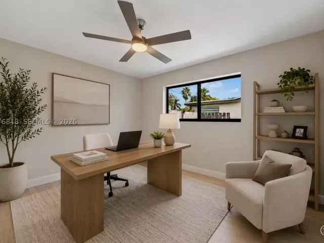 5-bedroom home for sale in Hollywood - 220 N 69th Ter - MondialRealty