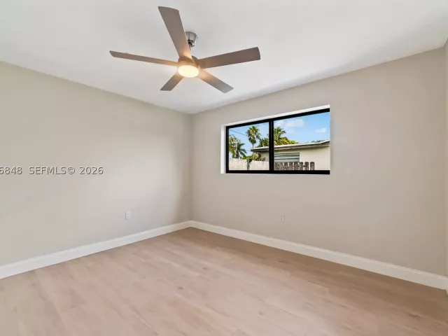 5-bedroom home for sale in Hollywood - 220 N 69th Ter - MondialRealty