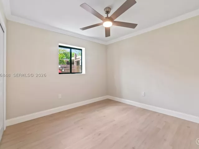 5-bedroom home for sale in Hollywood - 220 N 69th Ter - MondialRealty