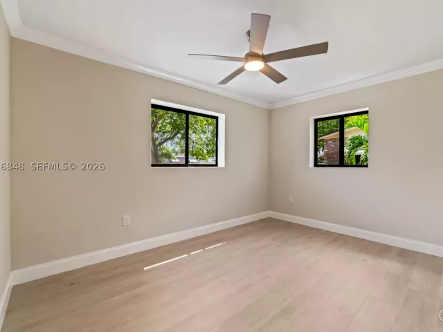 5-bedroom home for sale in Hollywood - 220 N 69th Ter - MondialRealty
