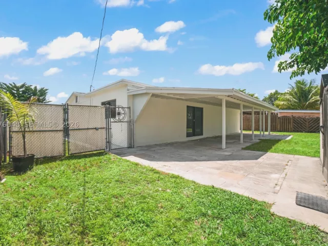 5-bedroom home for sale in Hollywood - 220 N 69th Ter - MondialRealty