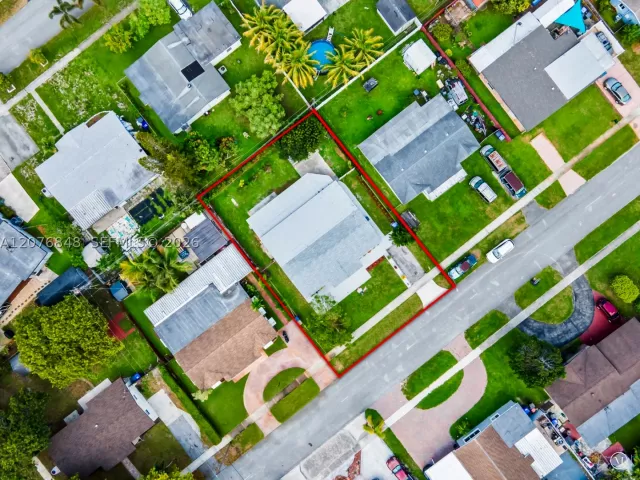 5-bedroom home for sale in Hollywood - 220 N 69th Ter - MondialRealty