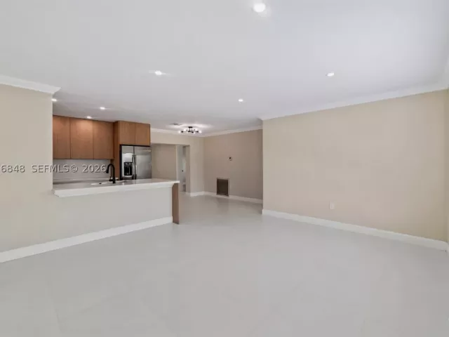 5-bedroom home for sale in Hollywood - 220 N 69th Ter - MondialRealty