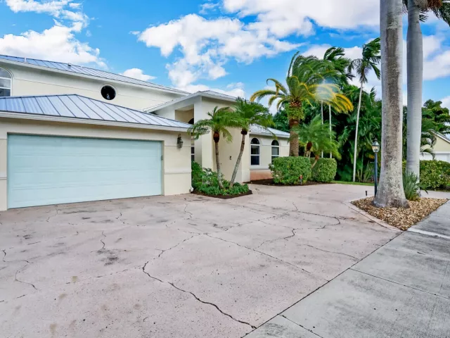 5-bedroom home for rent in Boca Raton - 1311 NW 2ND Circle - MondialRealty