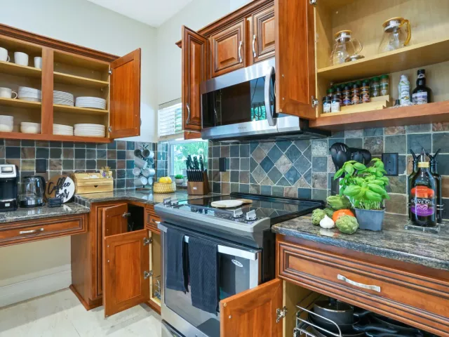 5-bedroom home for rent in Boca Raton - 1311 NW 2ND Circle - MondialRealty