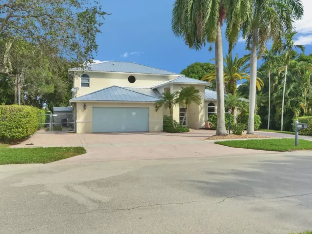5-bedroom home for rent in Boca Raton - 1311 NW 2ND Circle - MondialRealty