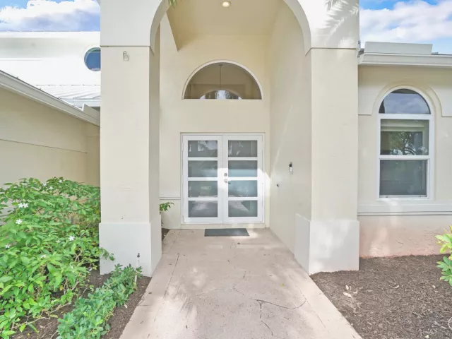 5-bedroom home for rent in Boca Raton - 1311 NW 2ND Circle - MondialRealty