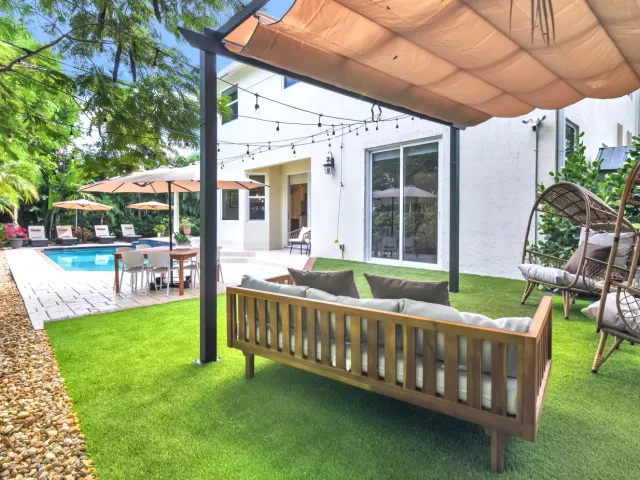 5-bedroom home for rent in Boca Raton - 1311 NW 2ND Circle - MondialRealty
