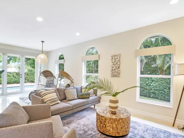 5-bedroom home for rent in Boca Raton - 1311 NW 2ND Circle - MondialRealty