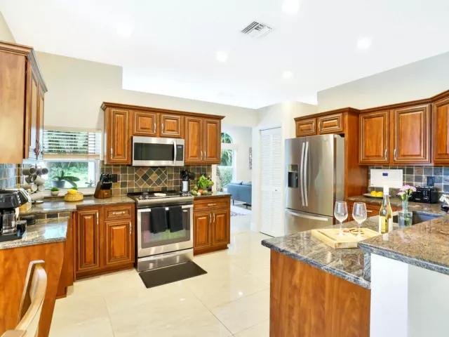 5-bedroom home for rent in Boca Raton - 1311 NW 2ND Circle - MondialRealty