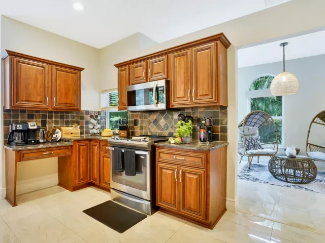 5-bedroom home for rent in Boca Raton - 1311 NW 2ND Circle - MondialRealty