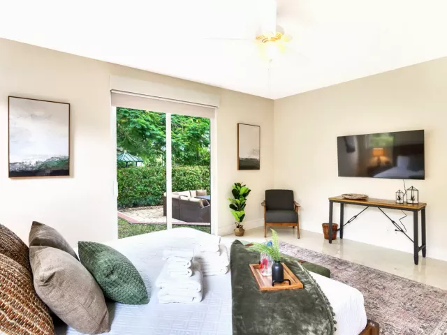 5-bedroom home for rent in Boca Raton - 1311 NW 2ND Circle - MondialRealty