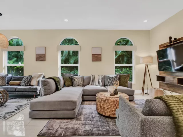 5-bedroom home for rent in Boca Raton - 1311 NW 2ND Circle - MondialRealty