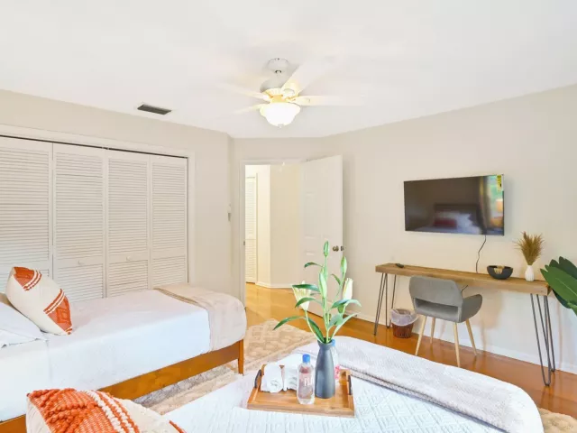 5-bedroom home for rent in Boca Raton - 1311 NW 2ND Circle - MondialRealty