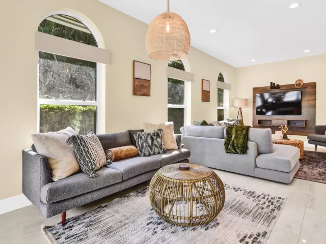 5-bedroom home for rent in Boca Raton - 1311 NW 2ND Circle - MondialRealty