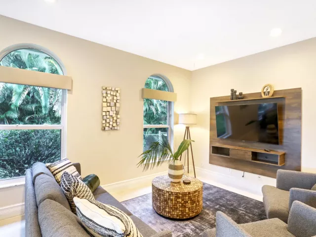 5-bedroom home for rent in Boca Raton - 1311 NW 2ND Circle - MondialRealty