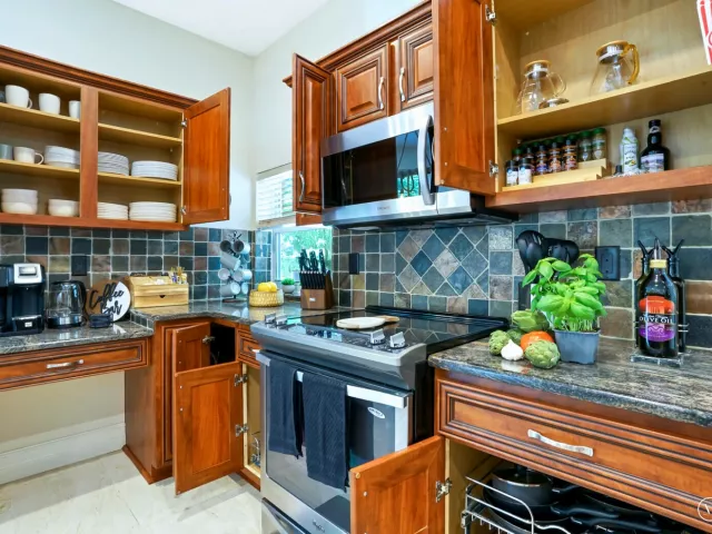 5-bedroom home for rent in Boca Raton - 1311 NW 2ND Circle - MondialRealty